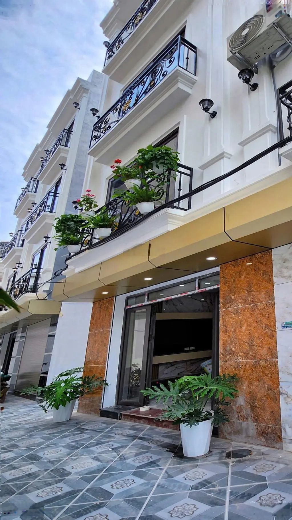 Duy nhất 1 căn Ngay Aeon Thạch Bàn 34m2 x 5T Lô Góc Full nội thất xịn xò 3 bước chân ra Mặt Phố TB