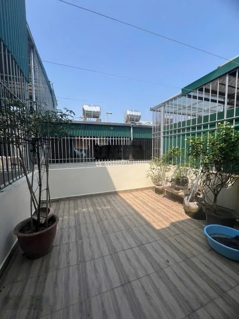 Nhà đẹp phân lô- Cực Hiếm- Ngọc Thụy 5 tầng, ô tô đỗ gần, đường thông, Sổ Đẹp.