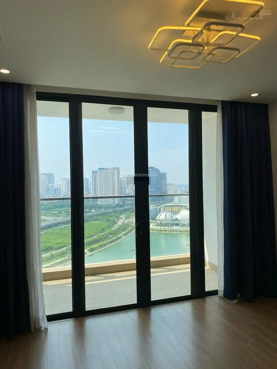 Bán căn góc 06, tầng 2x, 155m2, 4 ngủ, view hồ, toà S2 Vinhomes Skylake Phạm Hùng. LH 0974 629 ***