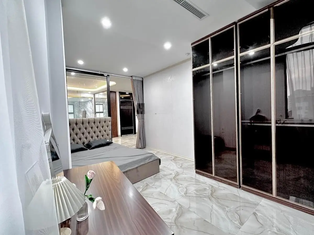 Bán nhà Hoàng Cầu Đống Đa lô góc 3 thoáng,ngõ thông ,ô tô đỗ cửa dòng tiền đỉnh 60m2/5T/5.5MT 14ty