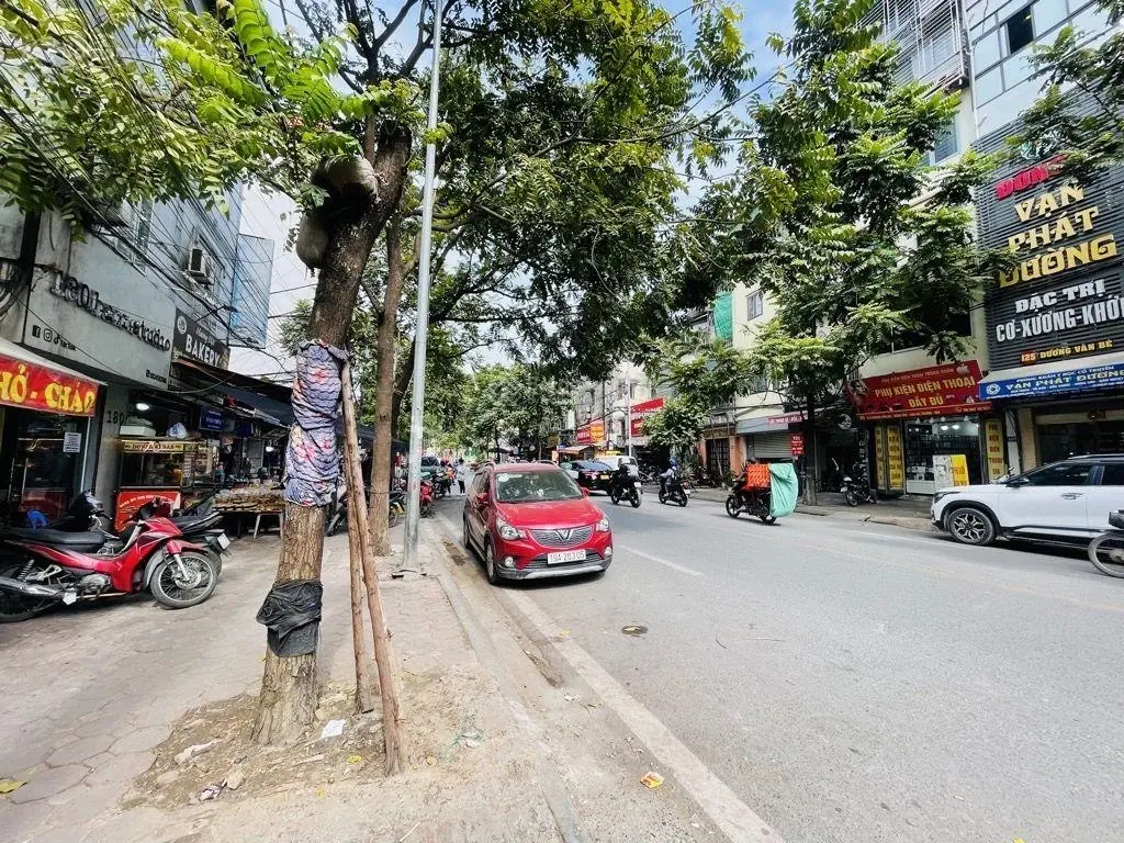 Bán đất tặng nhà cấp bốn mặt phố Dương Văn Bé vỉa hè rộng kinh doanh sầm uất 66/86m2 MT5,4m 23,5 tỷ