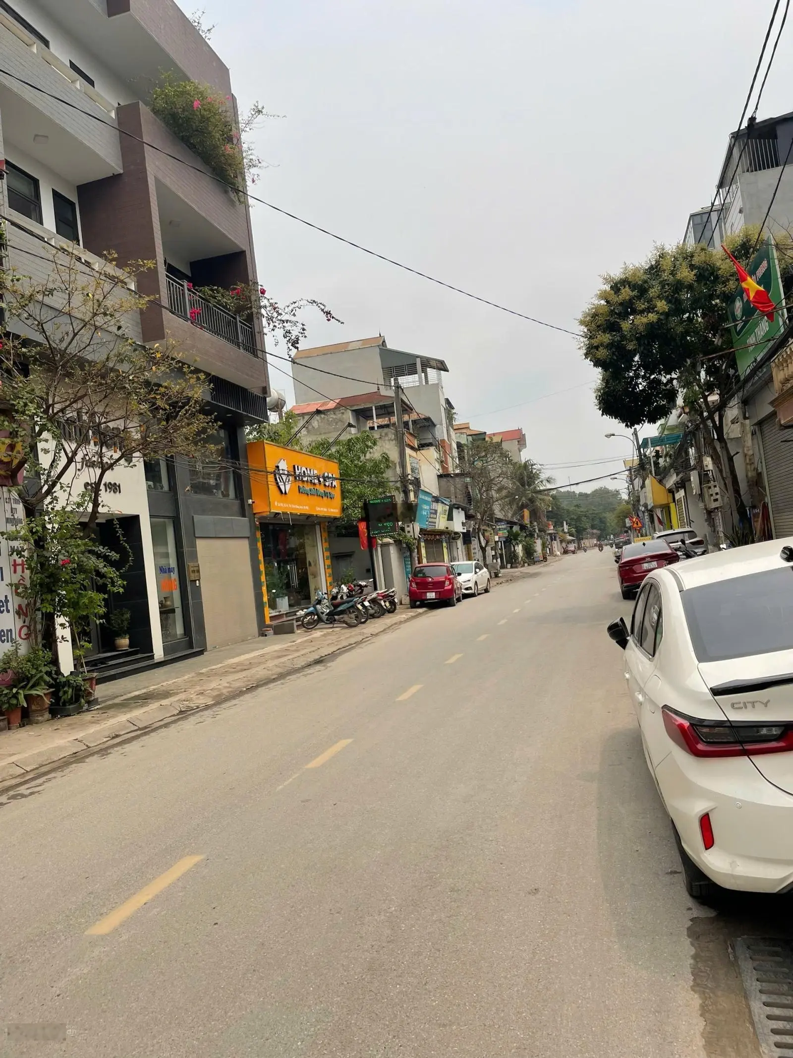 Bán đất tặng nhà 3 tầng mặt phố Lâm Tiên thị trấn Đông Anh, kinh doanh vô địch, dòng tiền.