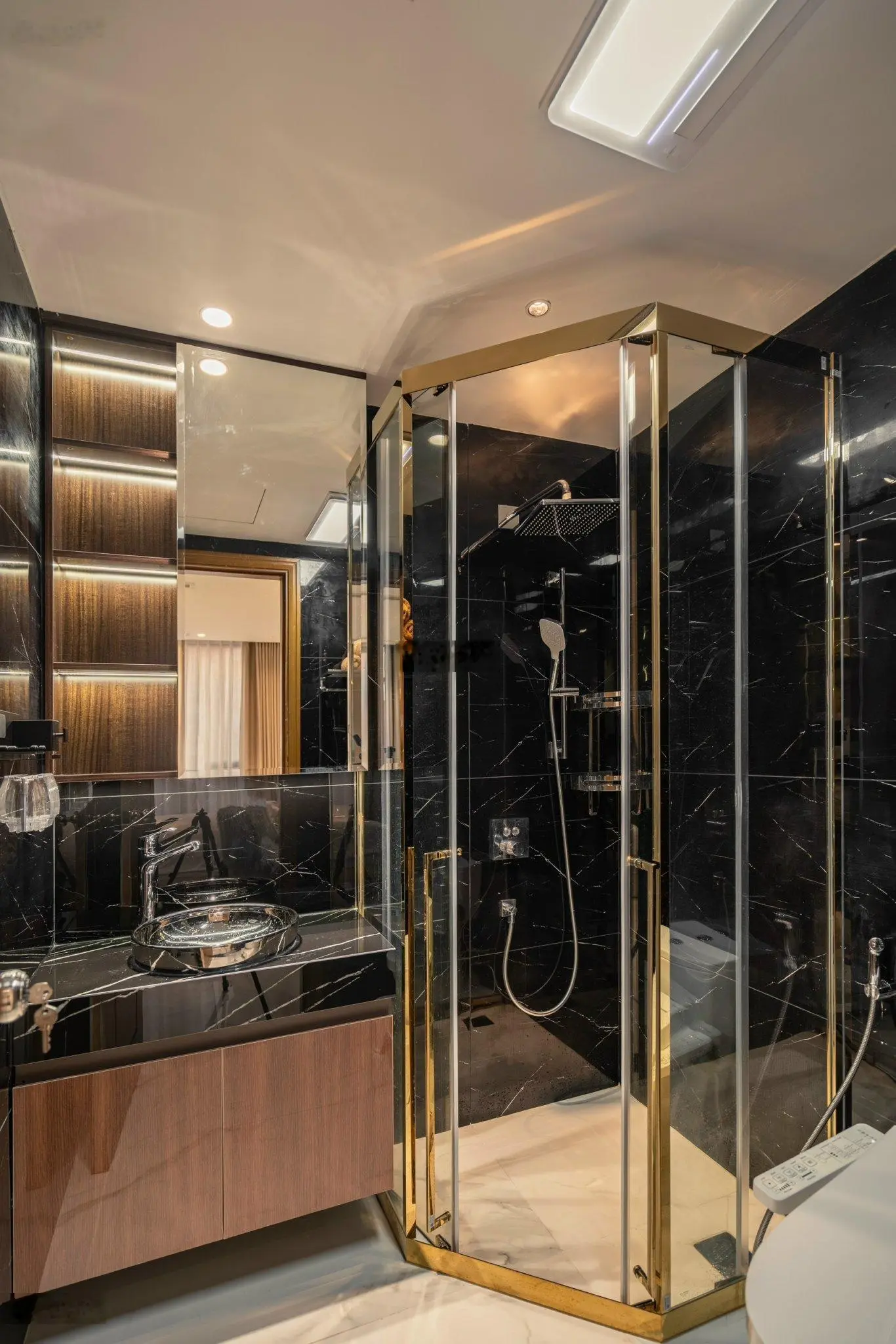 Bán CHCC Flemington, Q. 11, DT: 97m2, 3PN, 2wc giá: 7.1 tỷ. LH: 0939 586 *** Thanh Tùng