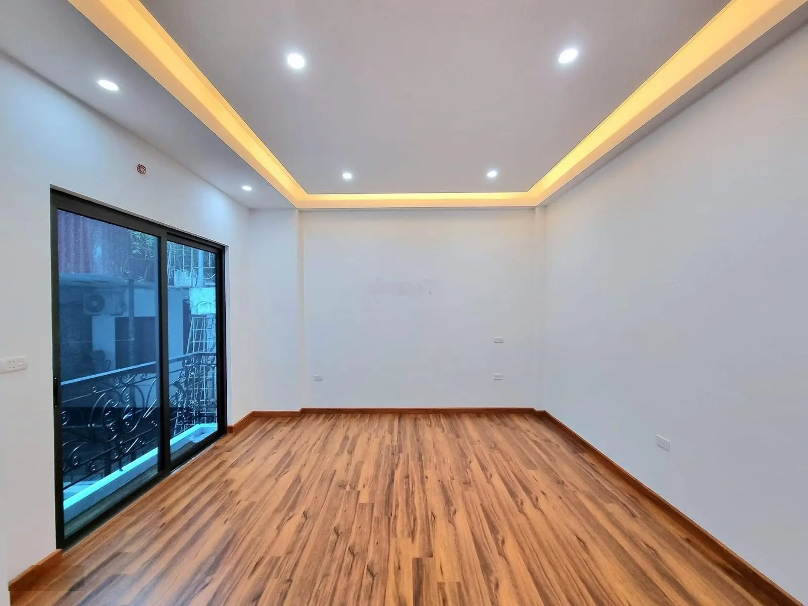 Chính chủ bán nhà xây mới 57 m2 x 6 tầng - 6 ngủ sổ đỏ phố Khâm Thiên nhỉnh 9 tỷ - ngõ ngắn - rộng