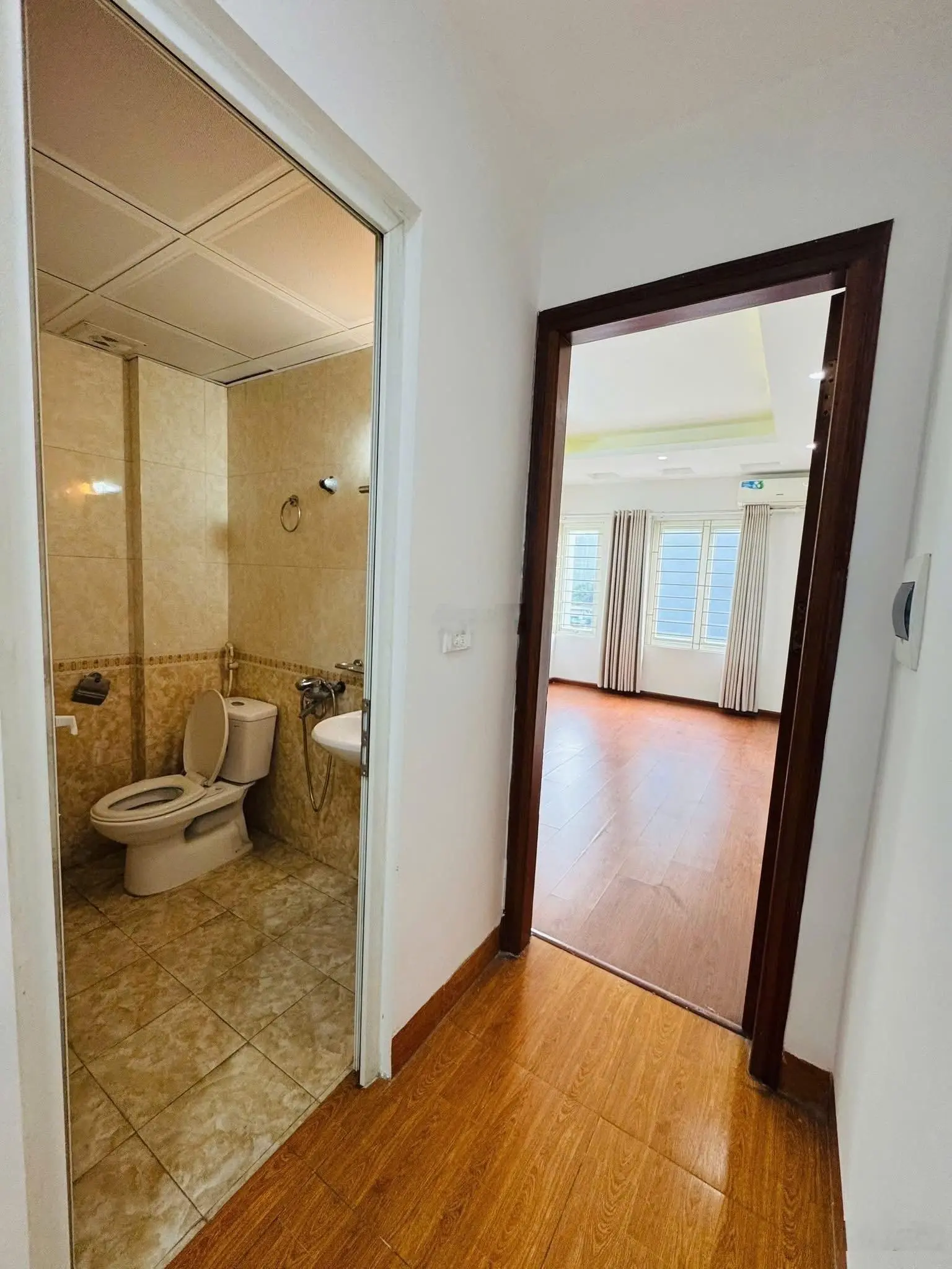 Hiếm kim giang thanh trì hoàng mai hà nội 43m2 5 tầng MT 3.2m2 giá 7.65 tỷ nhà mới đẹp