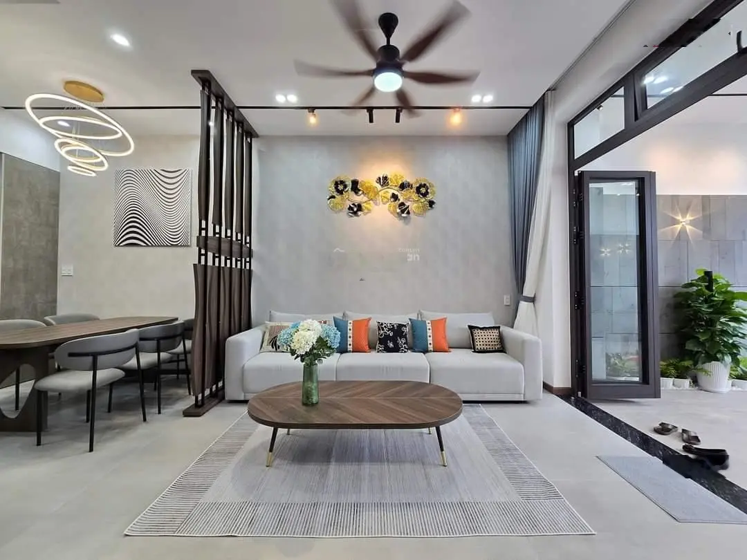 Bán nhà 3 tầng Hòa Phú, Hòa Minh, gần biển