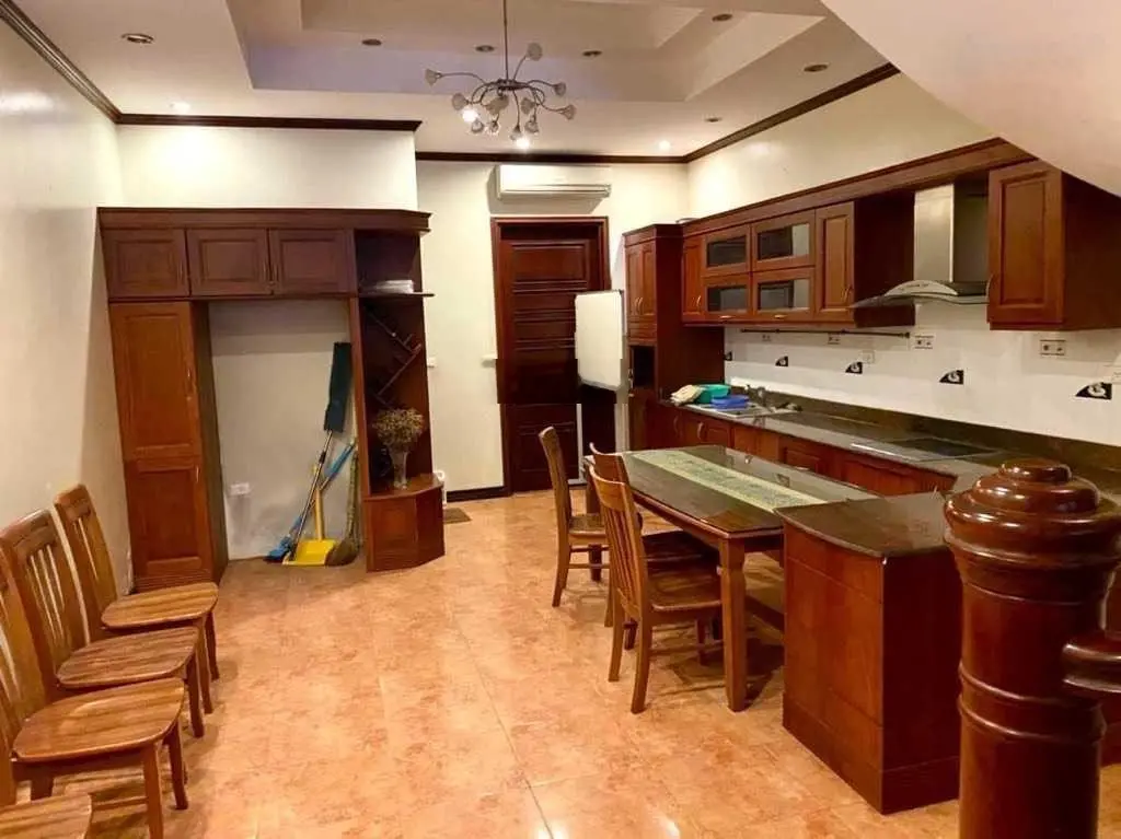 Bán nhà Nguyễn Khánh Toàn, 2 mặt ngõ ô tô tránh, vỉa hè kinh doanh, ô chờ thang máy, 95m2 32 tỷ 500