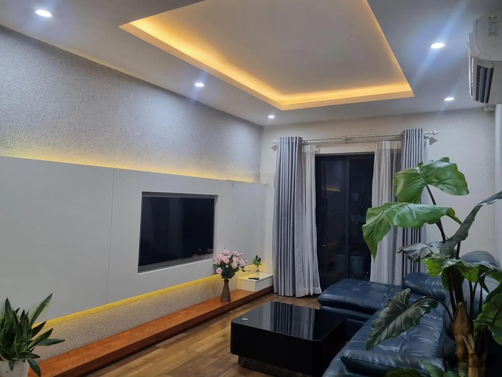 Bán căn ngoại giao Hà Nội Paragon, Trần Quốc Vượng, Cầu Giấy, căn góc DT 140m2, 3N 2WC, giá 6,8 tỷ
