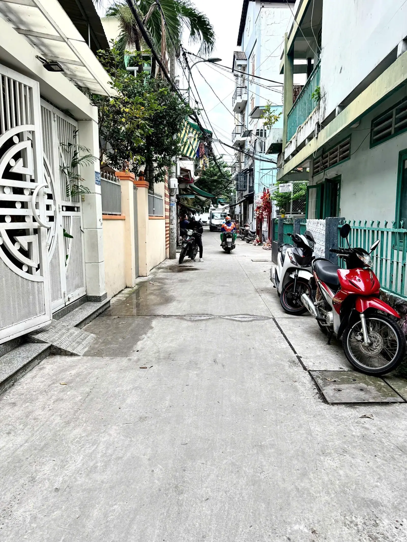 Bán nhà mới, hẻm xe hơi, Phan Văn Trị, Bình Thạnh - 2 lầu, 2 phòng ngủ, giá siêu hấp dẫn!