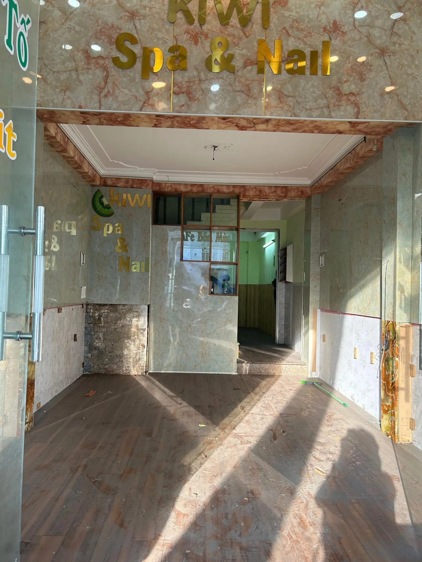Bán nhà mặt tiền Lê Thánh Tôn gần Vincom