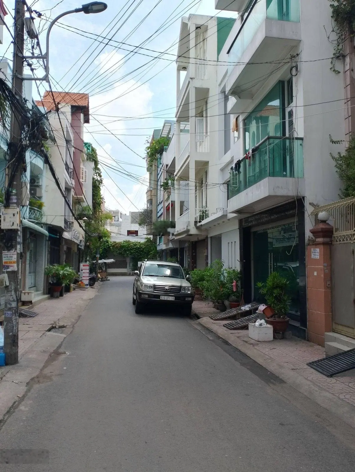 Bán nhà HXH 6m ngay VinCom Nguyễn Xí KDC an ninh nhà mới cứng (4,4x13m) siêu hiếm phân khúc 9 tỷ