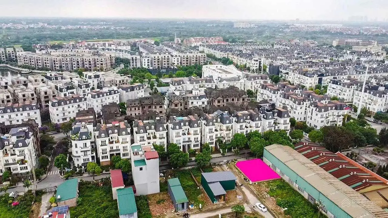 Chính chủ cần bán lô góc 298m2 MT 33m siêu đẹp siêu vip vài bước chân ra đường QL 32 giá tốt nhất