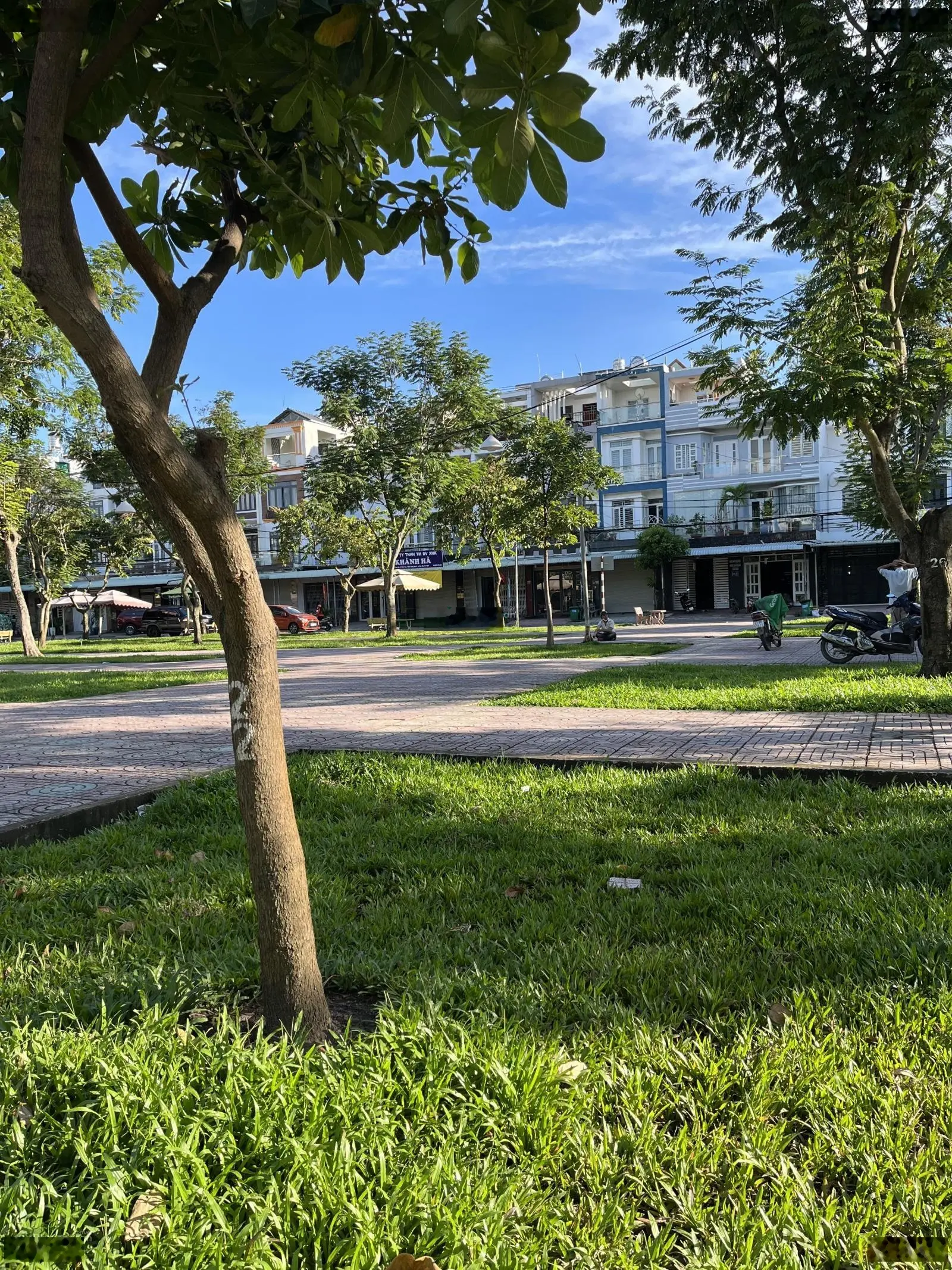 Bán nhà 4 tấm, dối diện công viên, P. BHH. B, Quận Bình Tân