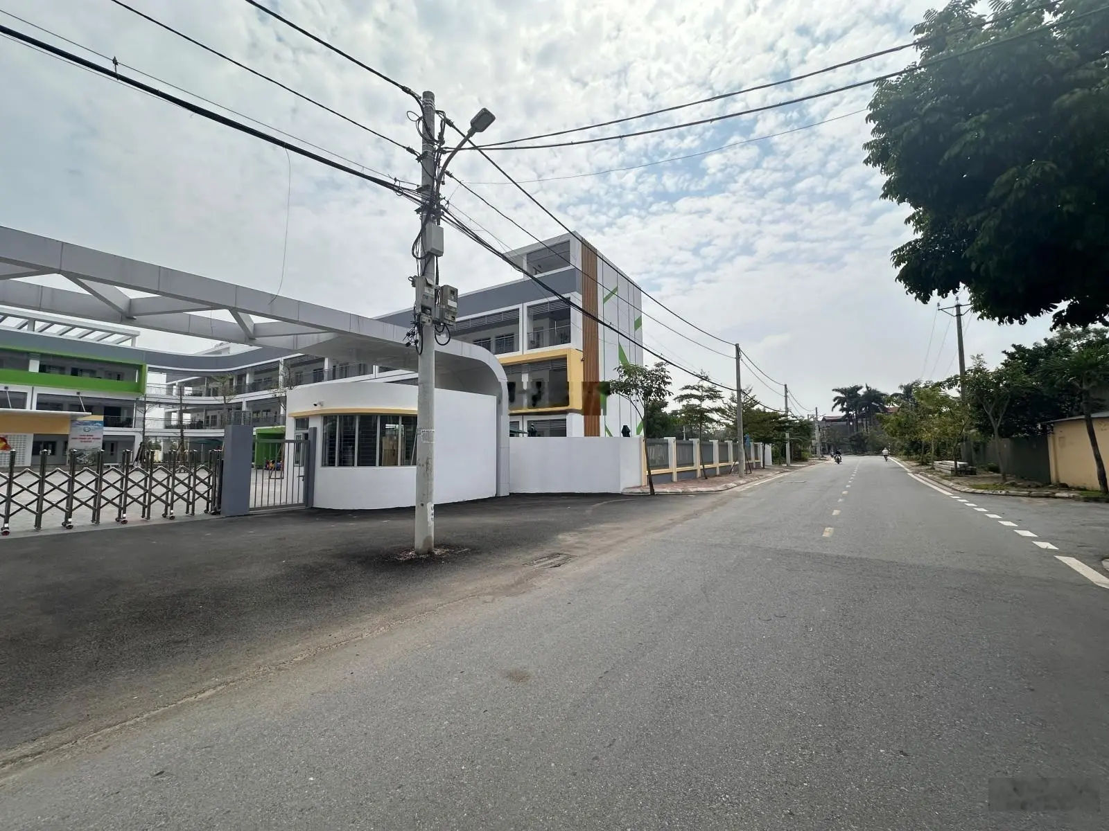 Bán gấp mảnh đất vàng lô góc Đa Tốn 190m2 mặt tiền 9,22m ôtô tránh KD cách Vin chỉ 1km nhỉnh 80tr/m