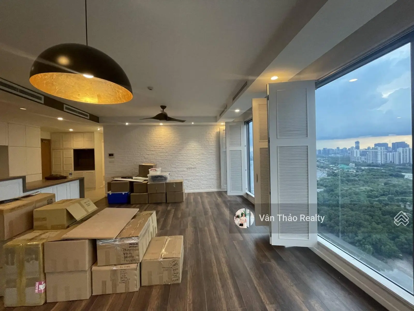 (Diện tích lớn 137m2) Căn hộ 3PN góc - Full kính 2 mặt - Nội thất cơ bản - Đảo Kim Cương Quận 2