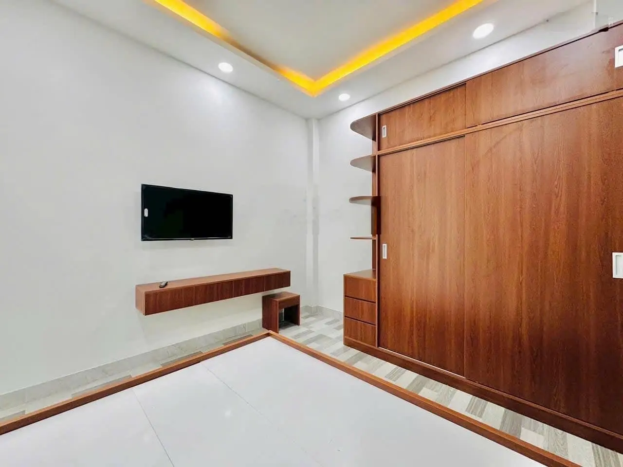 Kinh doanh thua lỗ bán gấp nhà ở Nhiêu Tứ, P6, Phú Nhuận. DT 28,2m2. Sổ hồng riêng