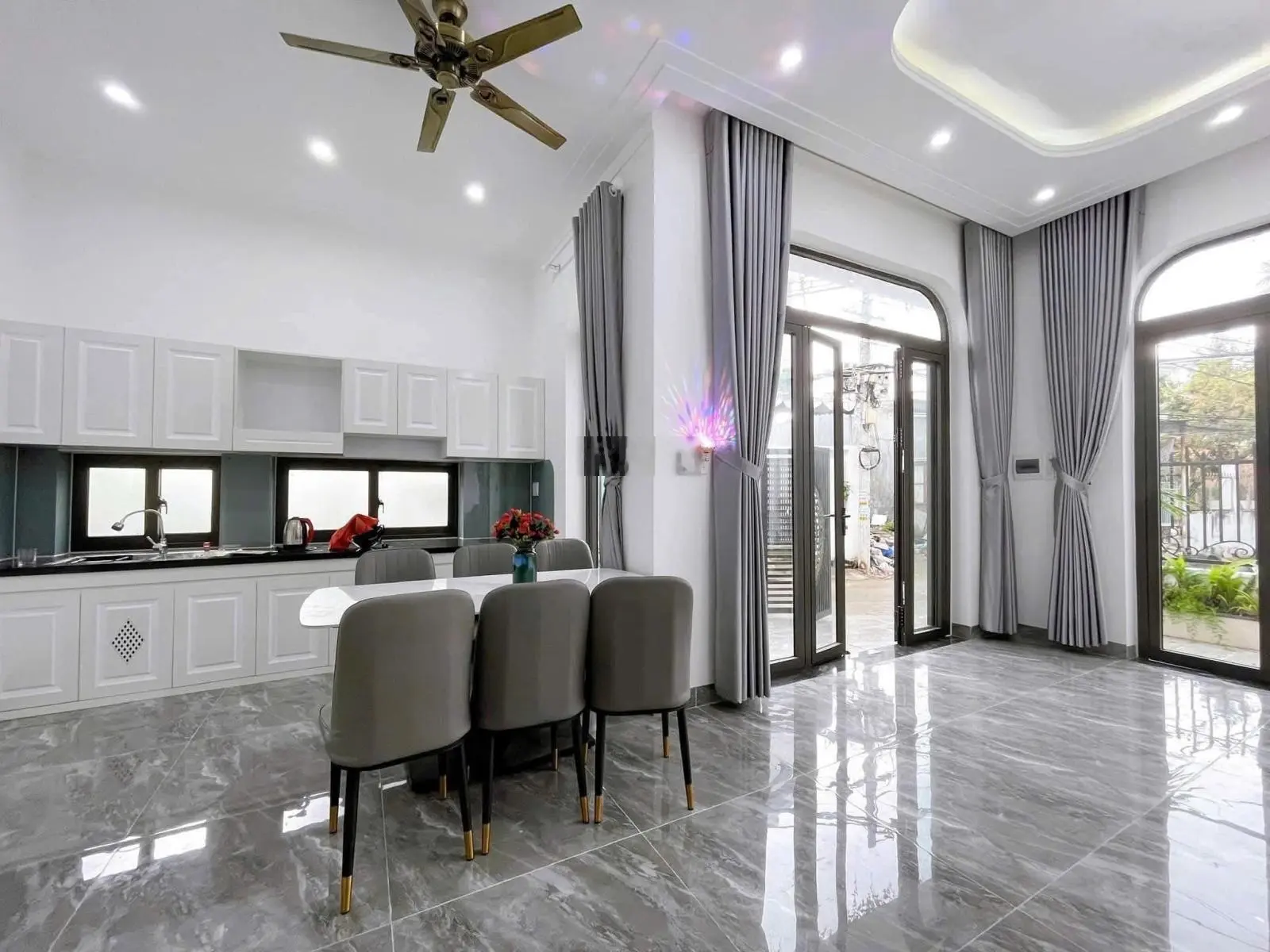 Cần bán biệt thự 2 mặt tiền kiệt gần trường Duy Tân, diện tích lớn 107m2, giá nhỉnh 4 tỷ