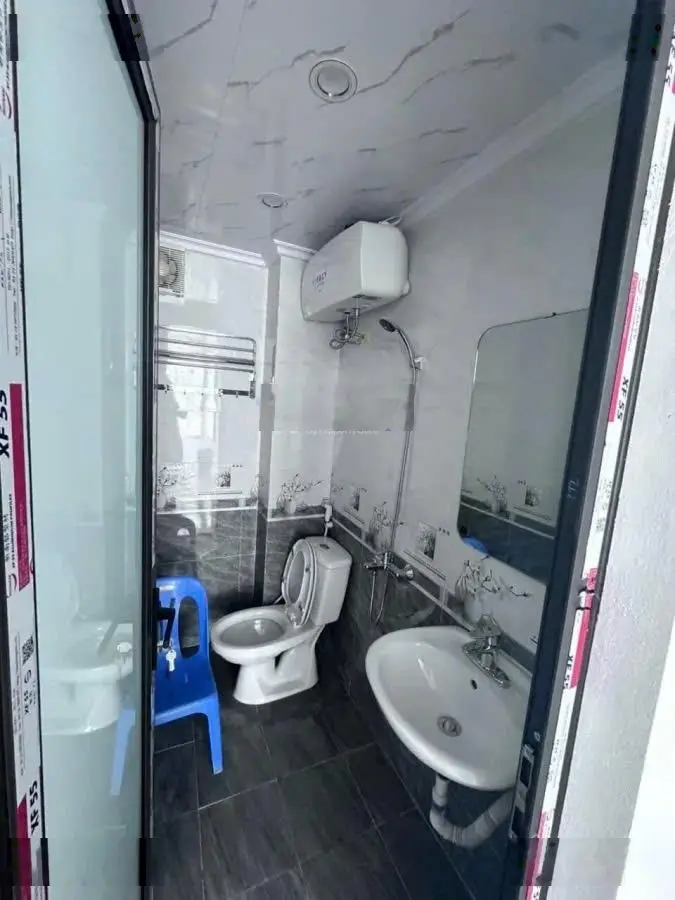 Bán nhà mặt phố Trần Quang Diệu, Hoàng Cầu. DT 40m2*4 tầng. MT 3,5m. H: ĐN. Sổ đỏ. Giá 21,5 tỷ