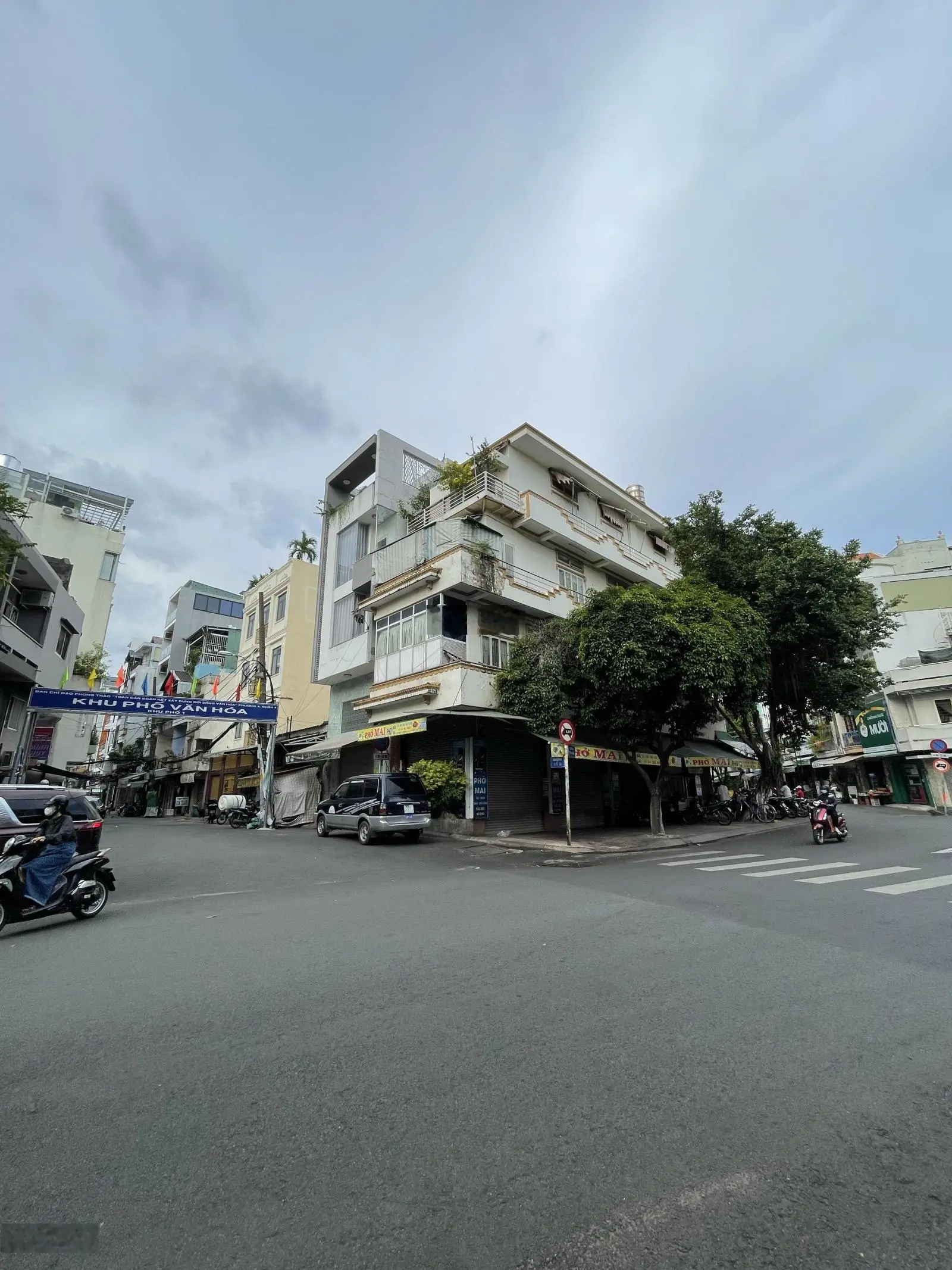 Bán nhà 2 mặt tiền đường số căn góc đang kinh doanh ngang 9m dài 10m, giá giảm sập chỉ 17 tỷ 780