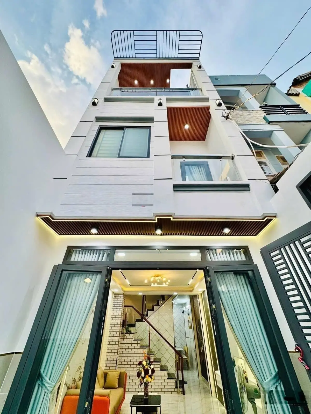 Bán nhà mặt phố Nguyễn Văn Bá,Dt 86m2 Giá 2tỷ688, hàng hiếm Trường Thọ, Gần Tiểu học Nguyễn Văn Bá