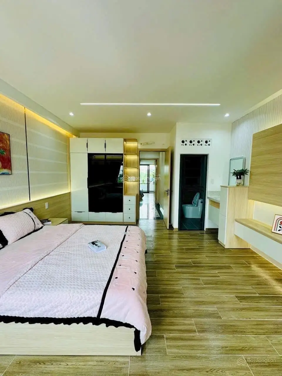 Tôi cần bán nhà đinh công tráng,quận 1-giá 3.4tỷ/82m2(5x16.4m). sổ sẵn. đang cho thuê 32 triệu