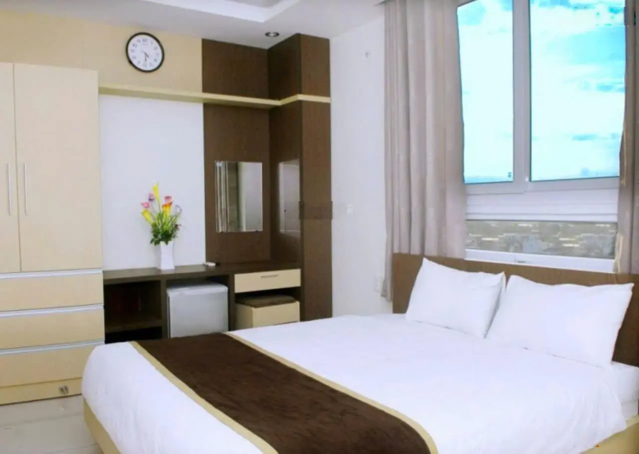 Bán khách sạn 2 mặt tiền khu Phạm Văn Đồng, gần biển, trung tâm du lịch sầm uất