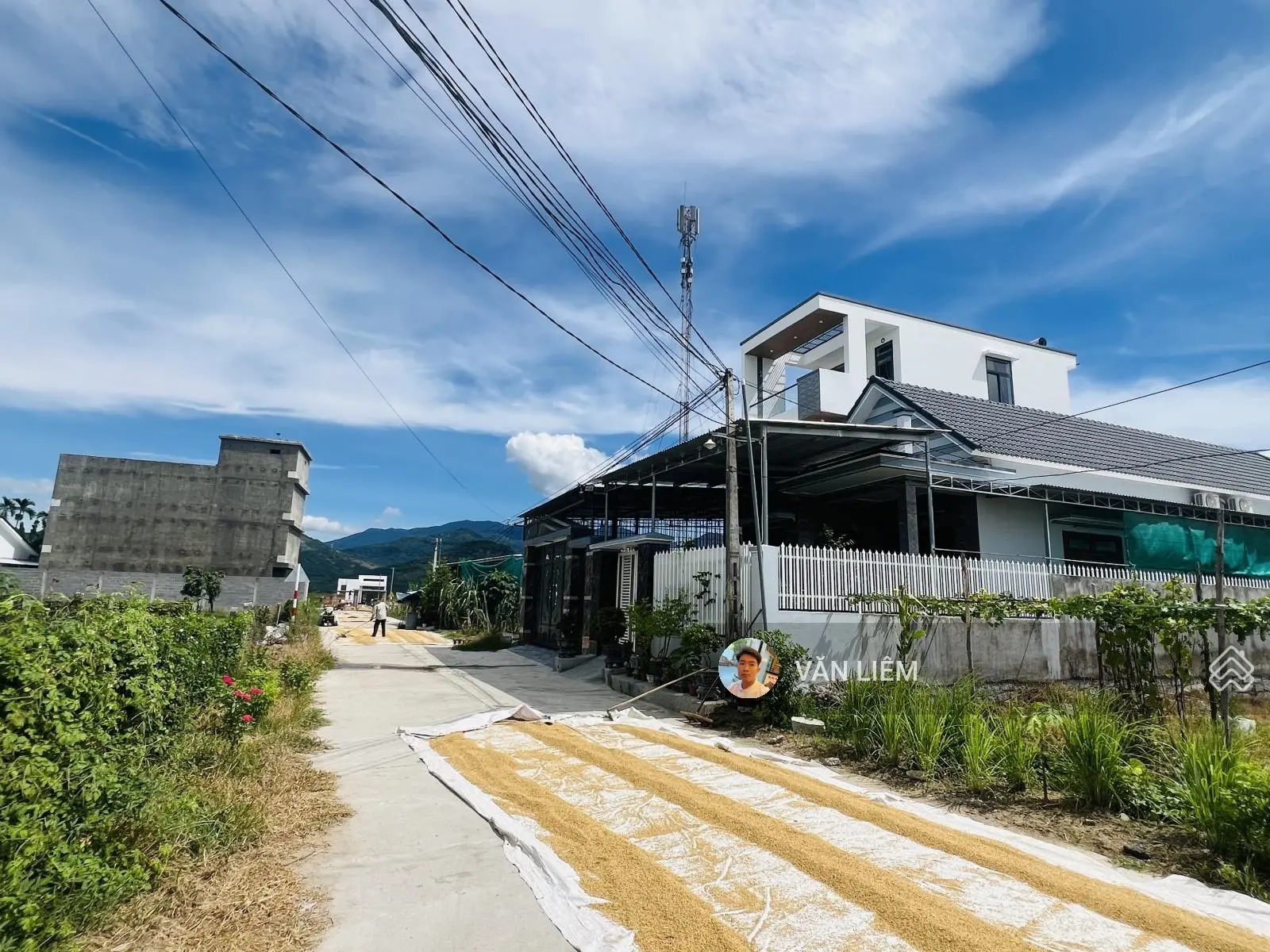 Lô góc Diên Sơn DT: 203m, thổ cư. - Khu dân cư hiện hữu. - Hướng Tây Nam. - Giá bán 1 tỷ (bao sang