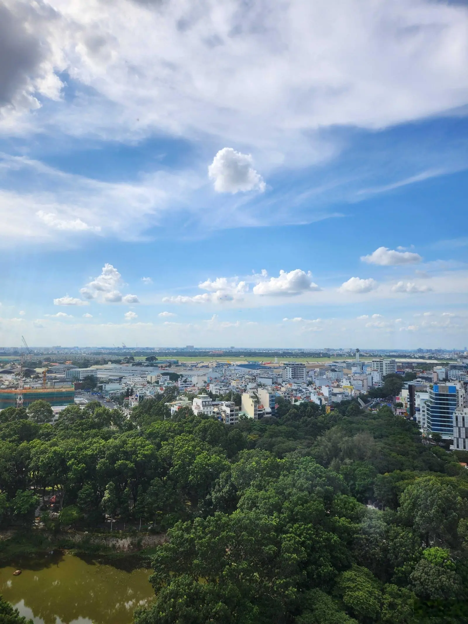 Cần bán CH Park Legend 02 PN, lầu cao giá gốc HDMB