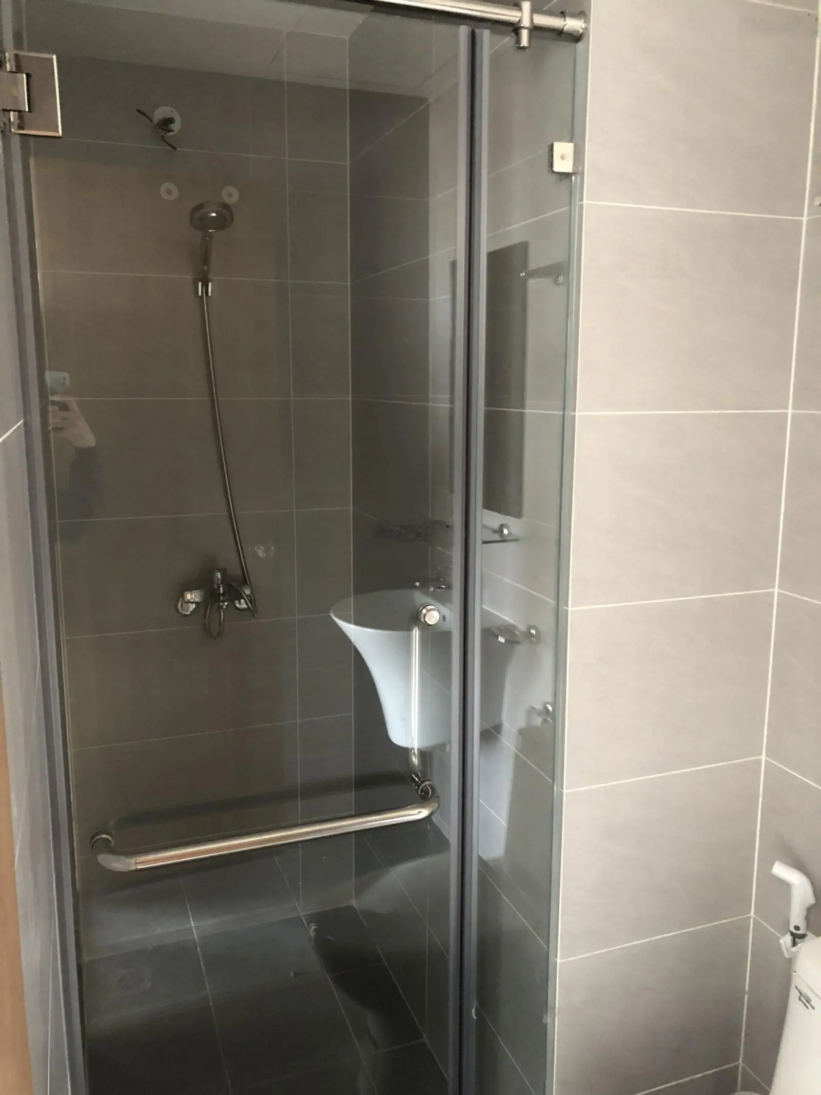 Kẹt vốn bán gấp Bcons Green View 2PN - 1WC view ngoài, trả trước 320 tr nhận nhà 1,6 tỷ