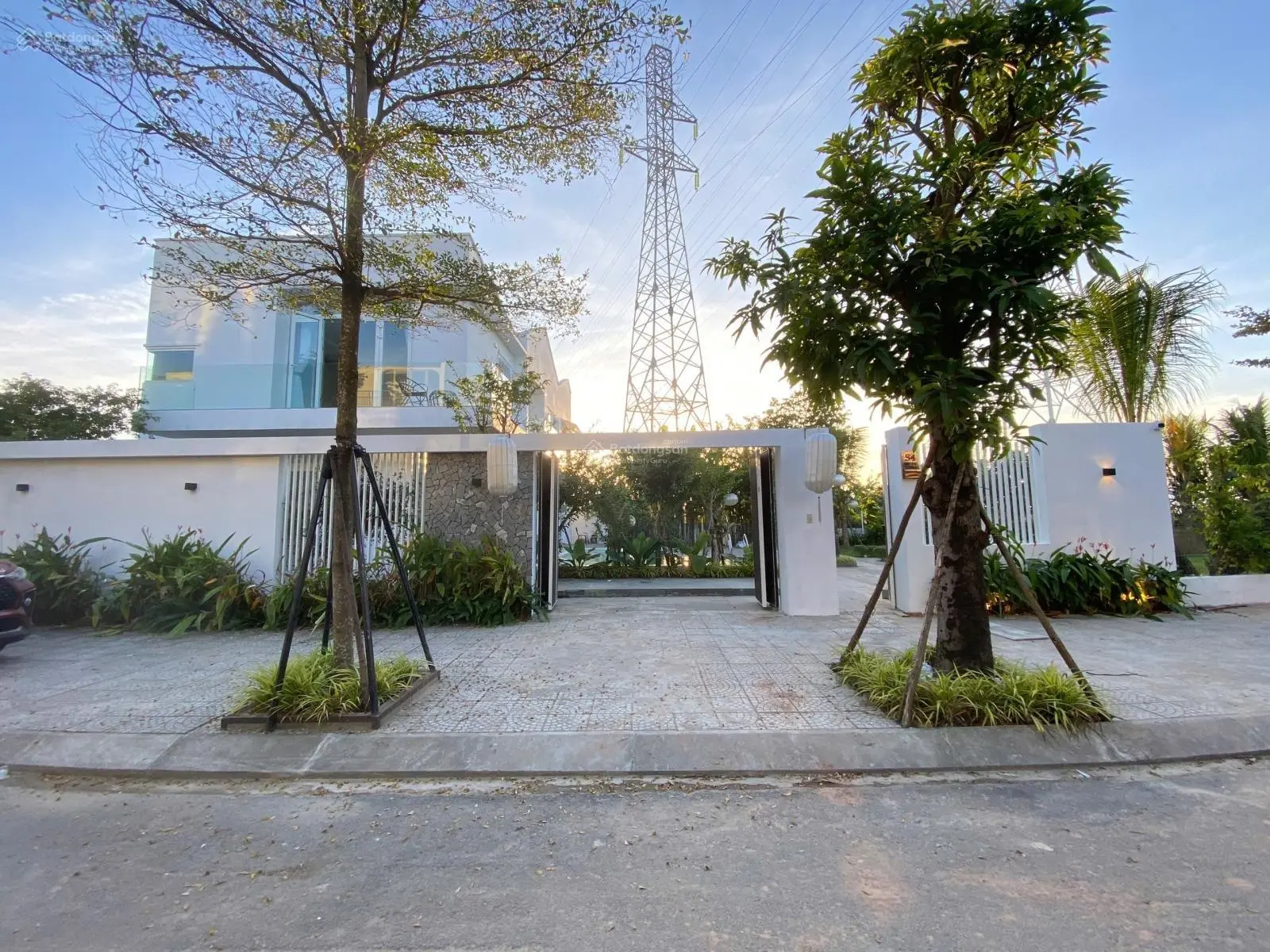 Villa 3MT Chương Dương 1300m2 view sông vườn khủng, siêu hồ bơi, full nội thất, trên 100tr/tháng