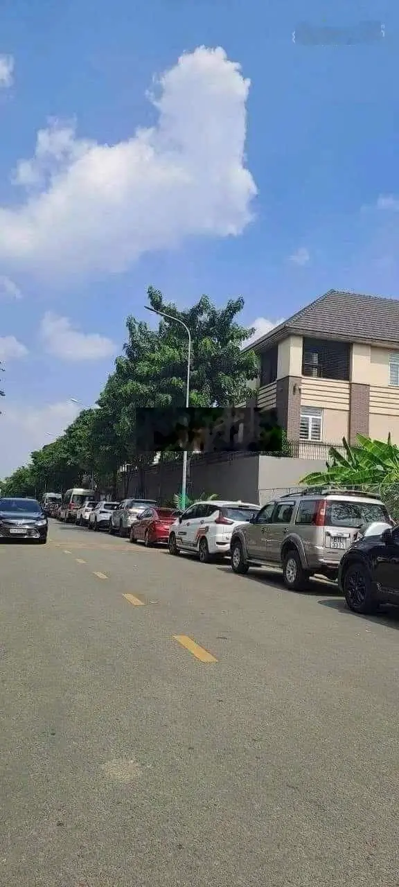 Bán nhanh lô đất vị trí cực đẹp trong trung tâm hành chính Tp Dĩ An, Bình Dương. Giá thơm