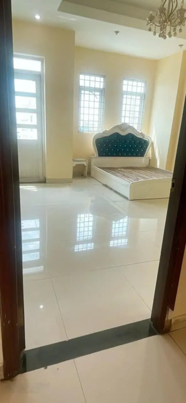 Bán nhà mặt phố ngang 5m đường rộng 30m tại Phú Thuận, Q7. DT 64 m2. Giá hợp lý 10 tỷ, chính chủ!