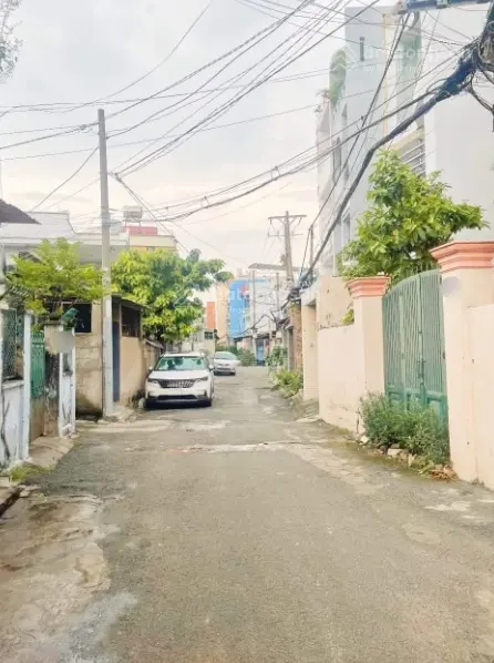 Nhà sổ hồng,full thổ cư, đường 6m, 2 lầu 3 phòng ngủ 1 phòng thờ, 2bancol, NH hỗ trợ 80%, HH 1%MG