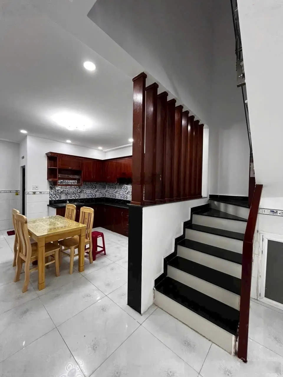 Kẹt vốn bán gấp nhà đẹp 1T1L hẻm oto Thăng Long, P4, Tân Bình. Giá hấp dẫn 3tỷ750/căn 99m2. Sẵn sổ.