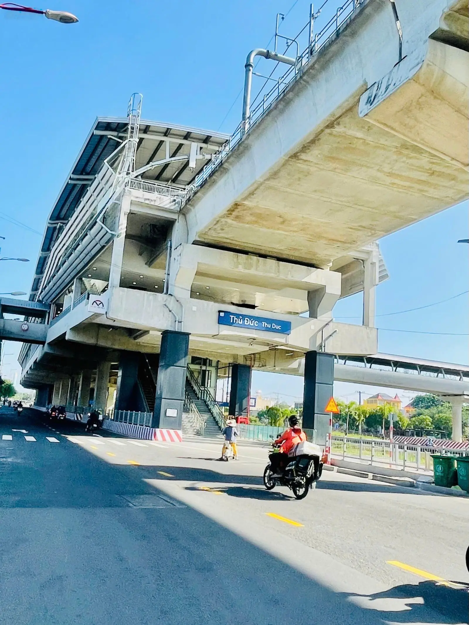 Ngộp ngân hàng giảm 3,2 tỷ, bán gấp nhà đường 11 mét Nguyễn Văn Bá, ngay Ga Metro, DT: 108m2, T, 2L