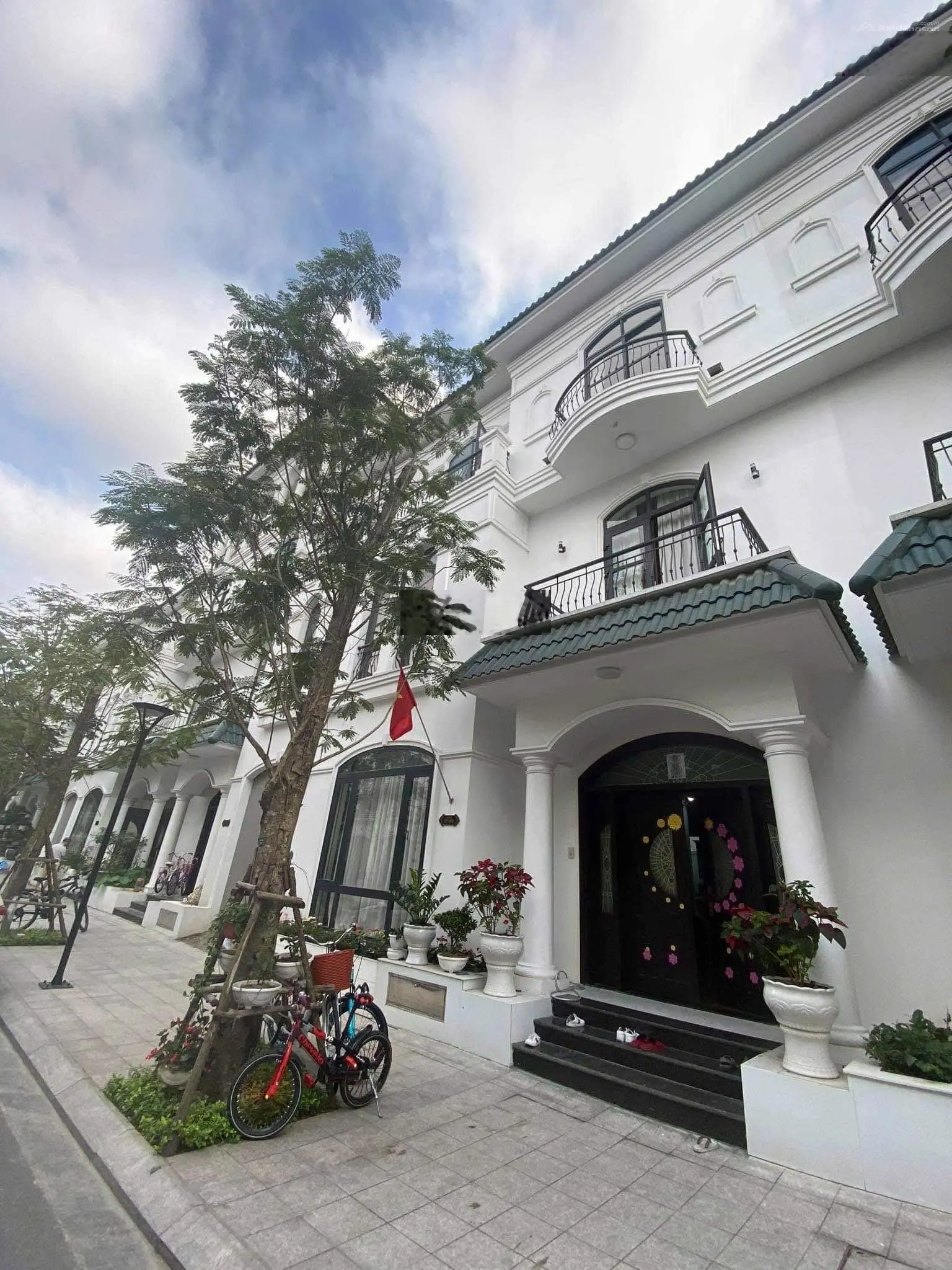 Chuyển nhượng căn Ven 96m Vin imperria giá tốt