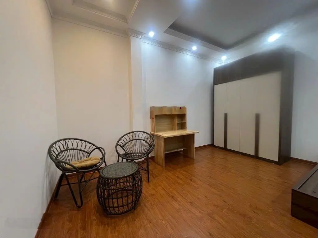 Cực hiếm oto đỗ cổng - 30m phố Hồng Tiến - chủ nhà tặng full nội thất 5 phút sang phố ở sướng cực