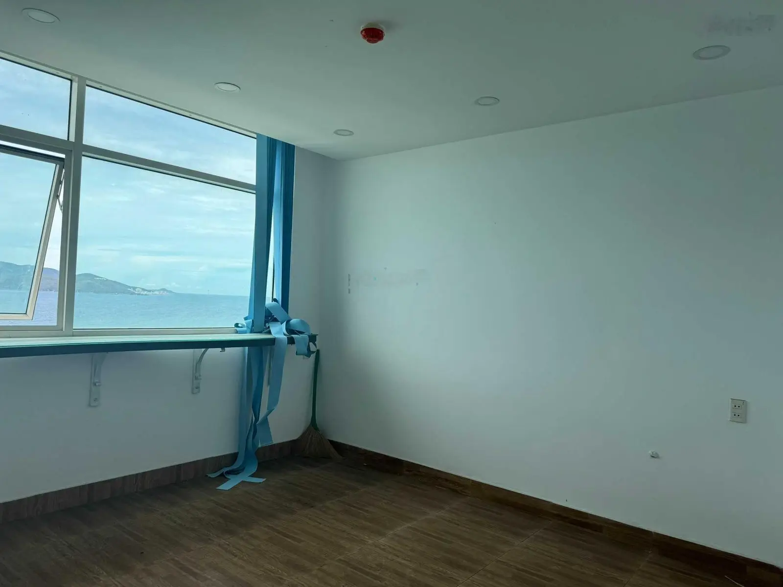 Bán căn trực biển 2 phòng ngủ giá tốt ở Mường Thanh Khánh Hòa