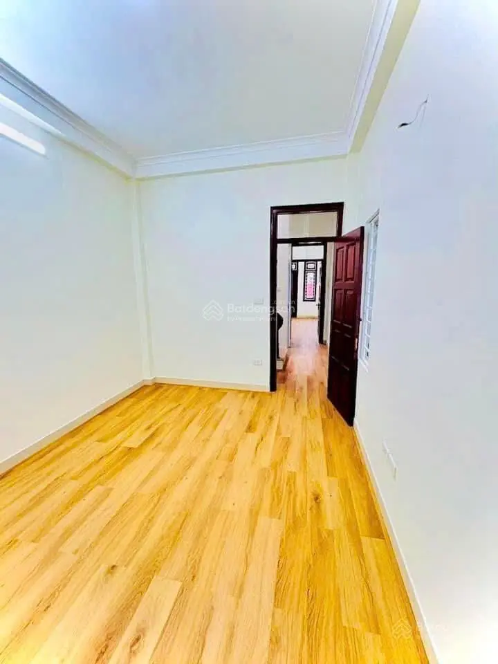 Bán gấp nhà Tân Mai ô tô đỗ cửa cạnh trường C1, C2 DT 40m2x5T MT3.4m giá 7.8 tỷ LH; 0986 943 ***