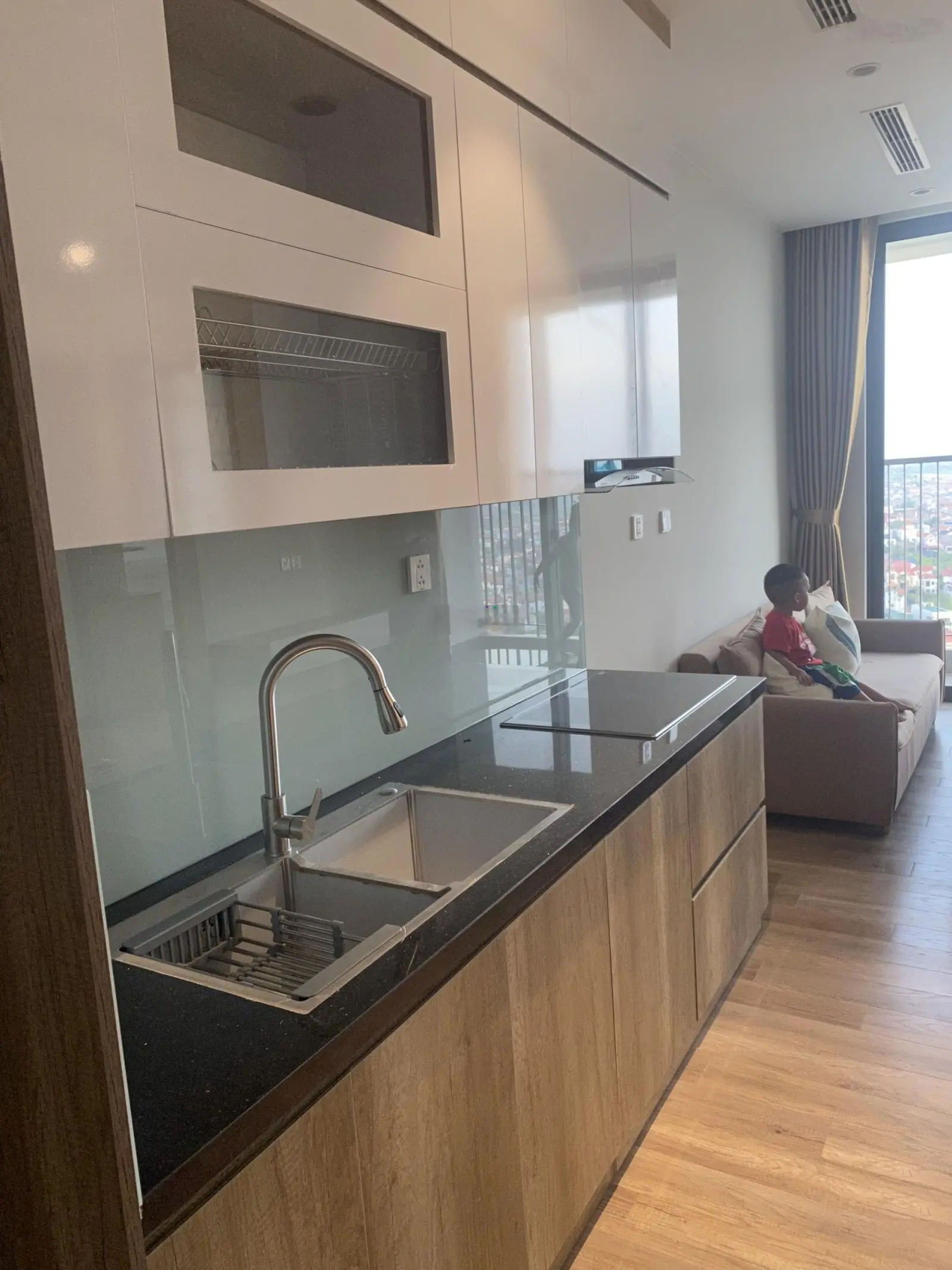 Căn hộ 2 Phòng ngủ 2WC 58m2 Landmark KĐT Ecopark, full nội thất 3tỷ750 tặng voucher tắm khoáng