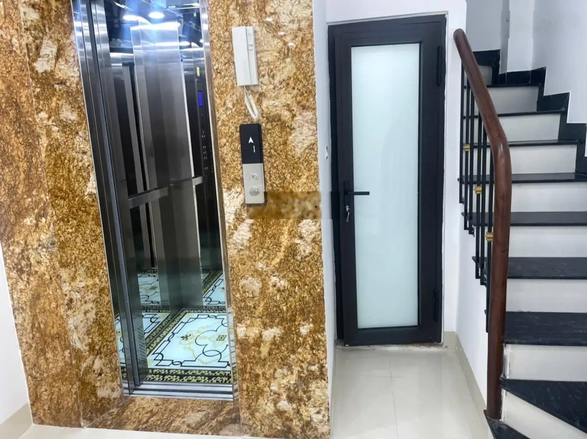 Bán nhà mới xây 35m thang máy xịn ô tô cách 5m