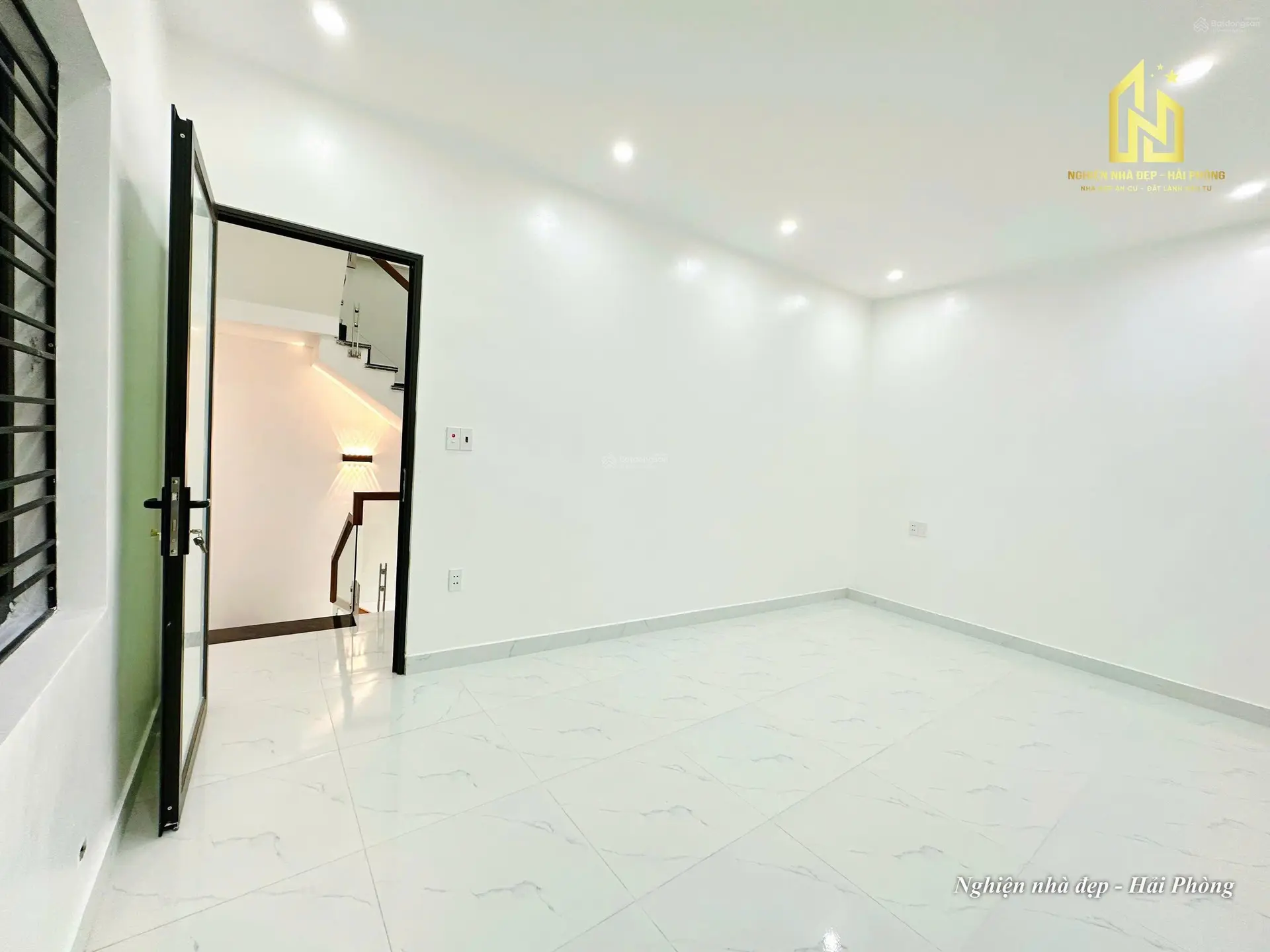 Nhà đẹp gốc dân xây độc lập, mặt ngõ thông thương phố Thiên Lôi, Chợ Đôn, ô tô đỗ cửa