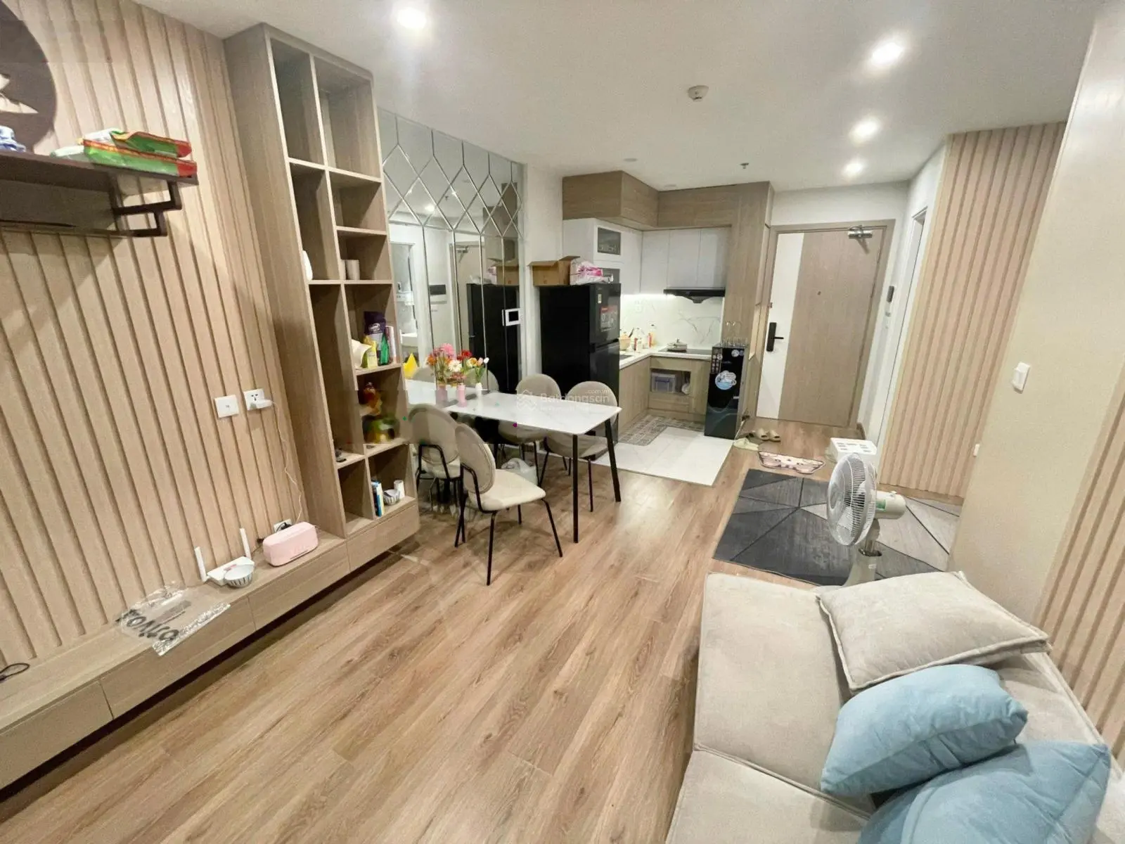 Chính chủ cần bán căn 1ngủ cộng 43m2 tại Vinhomes Smart city full nội thất 2,4 tỷ