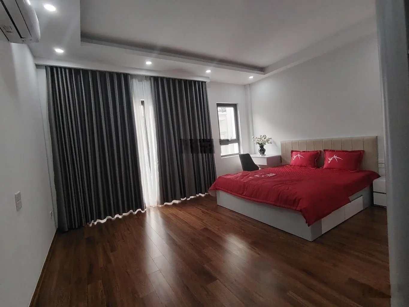 Bán nhà mới xây 7 tầng thang máy lô góc full nội thất ngõ nguyễn văn cừ bồ đề 42m mt 5,2m
