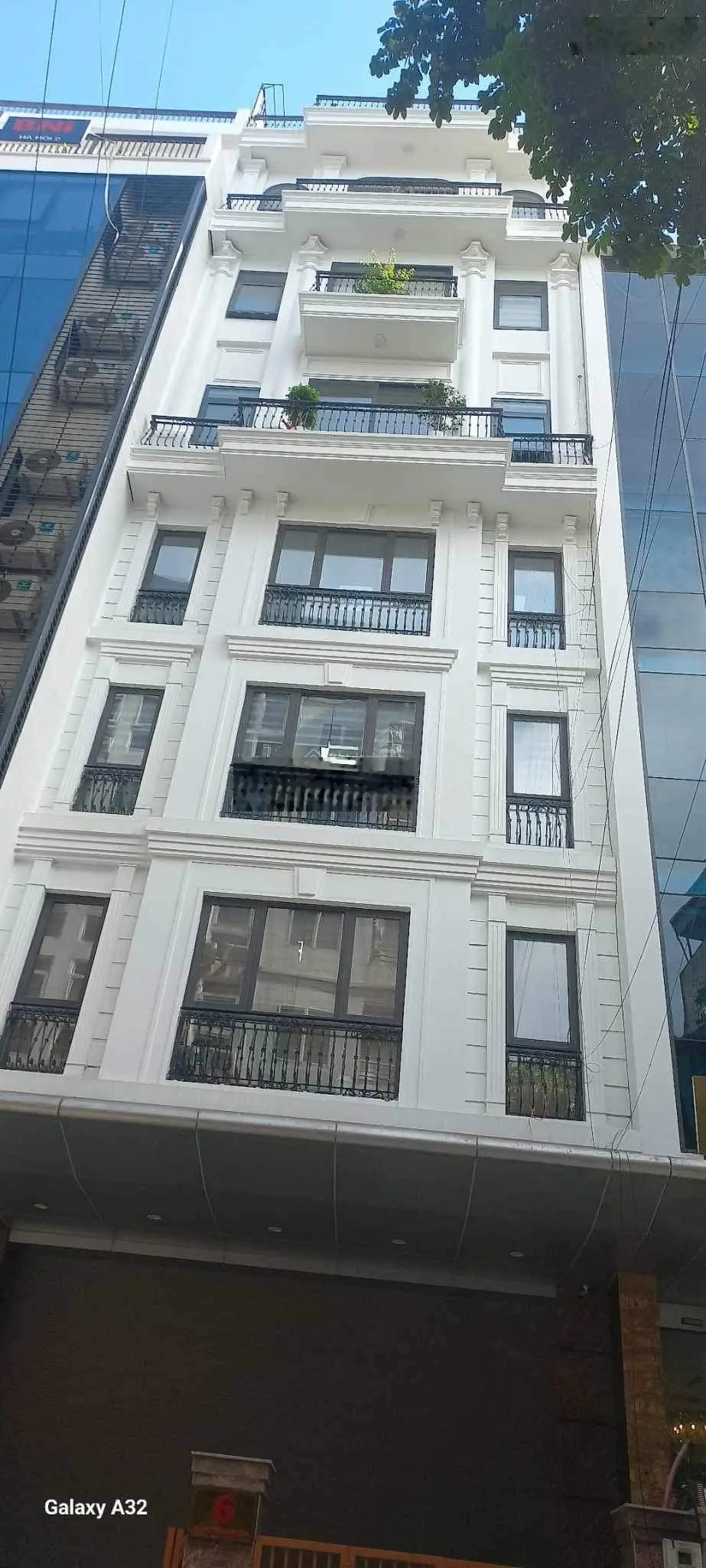 Bán nhà Cầu Giấy, Hoàng Quốc Việt. Mặt phố. 250/270m2 - 8T - MT 11m. Chào 130 tỷ. ĐT 0862 163 ***