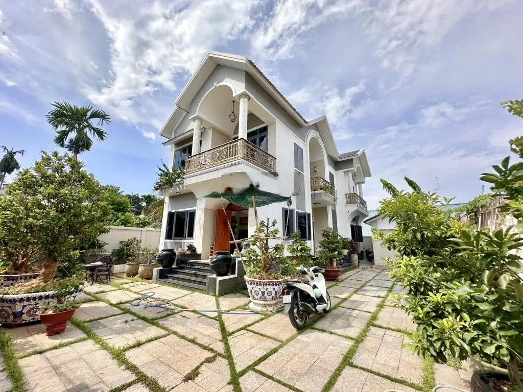 BIỆT THỰ SÂN VƯỜN VỊ TRÍ ĐẮC ĐỊA GIÁ 26tr/M2.. ...Tại đường vinh phú 38A Thuận an
