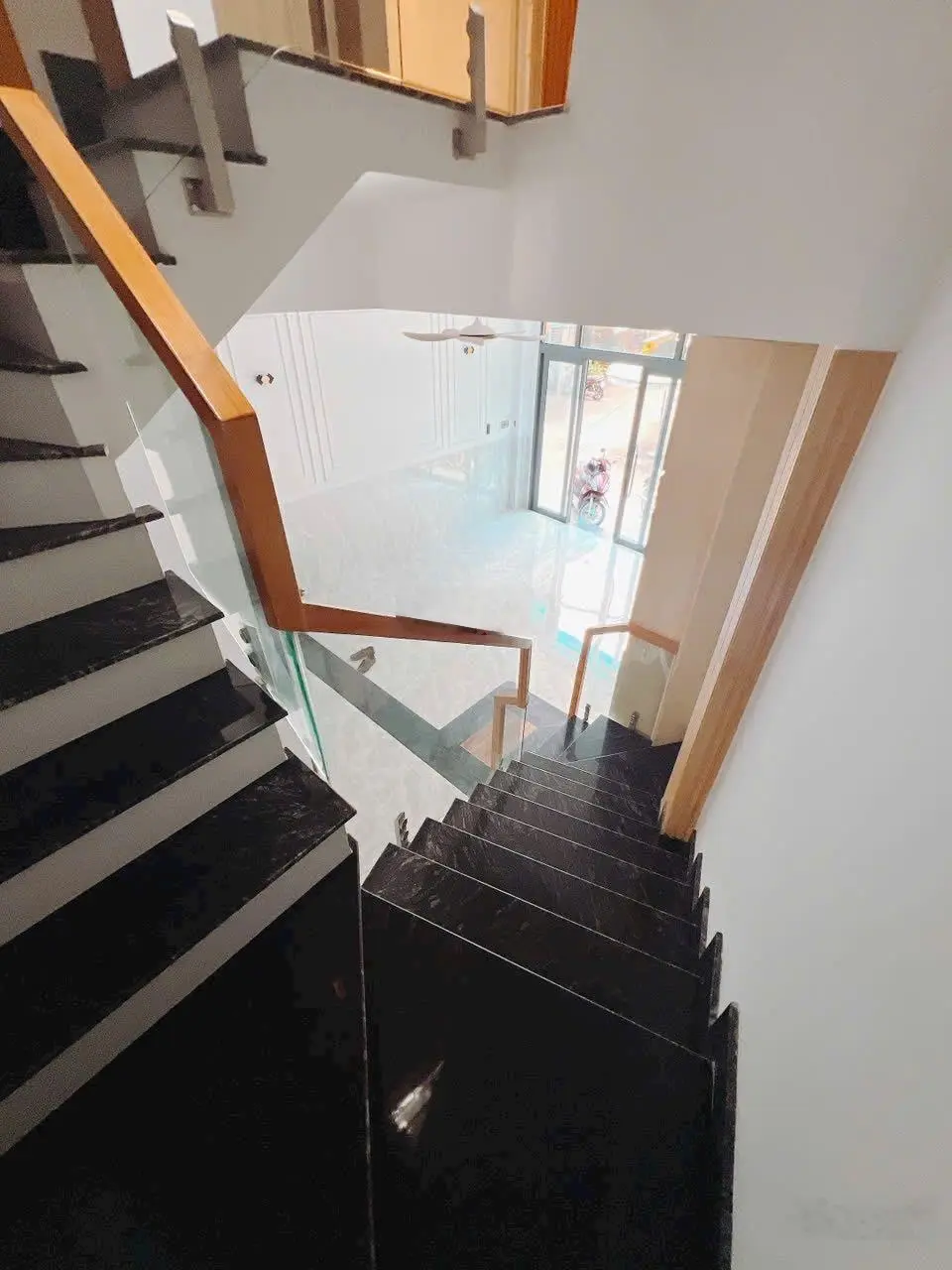 Bán nhà đường Số, 4 tầng, DT 46m2, xe hơi đỗ cửa, Quận 4