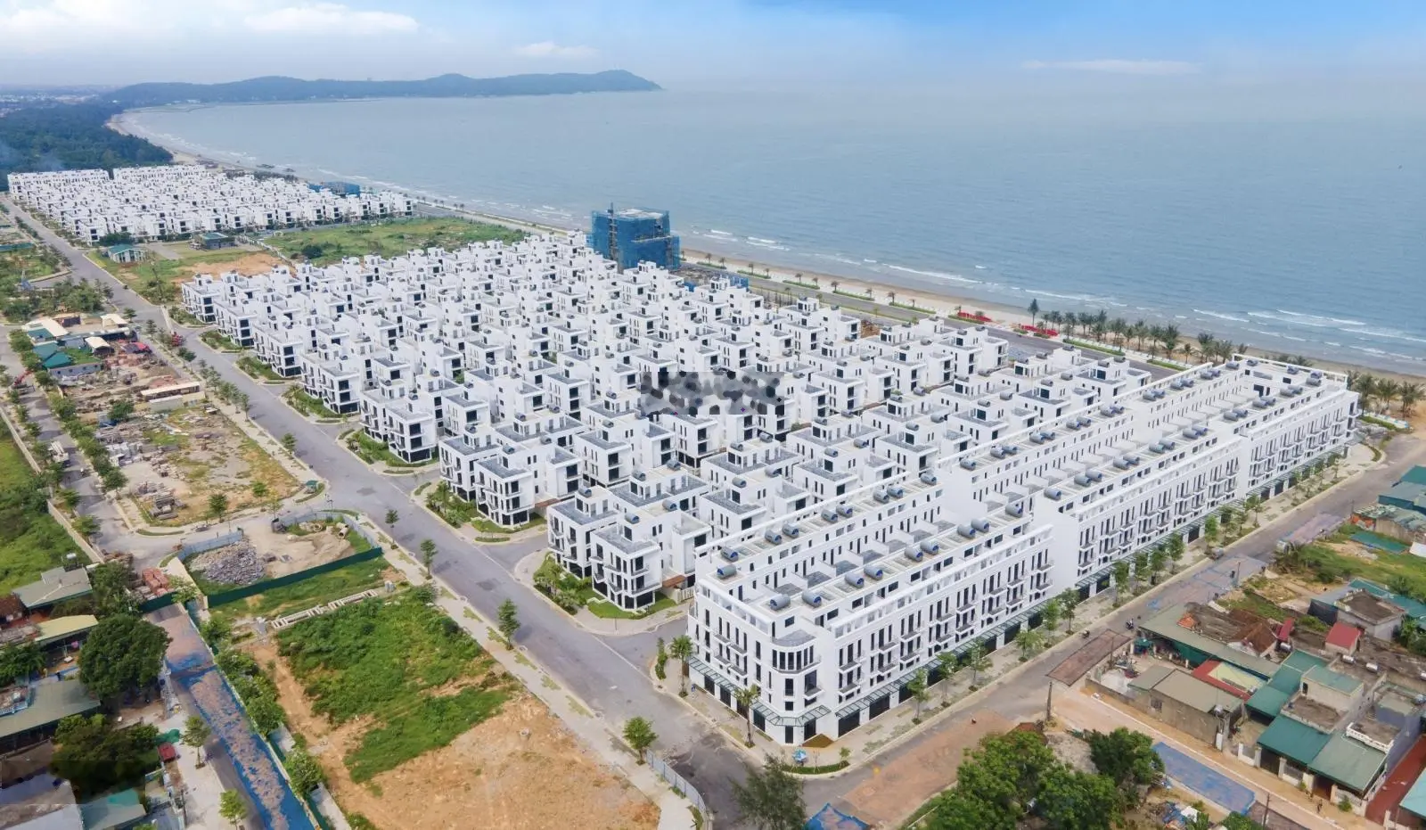 Bán 05 suất ngoại giao Biệt Thự Vlasta Sầm Sơn view biển cực đẹp DT 250m2 giá 13 tỷ vay NH HTLS 0%