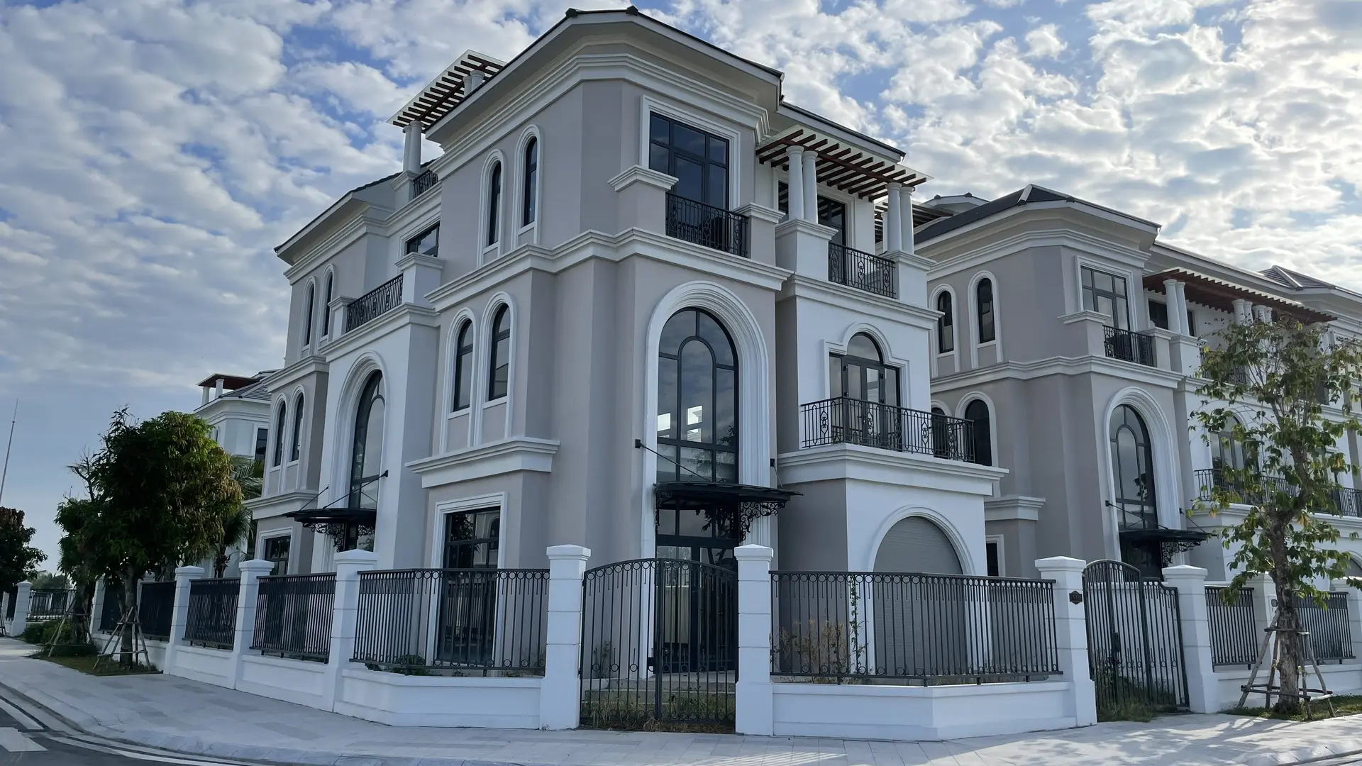 Nhà phố liền kề 96m2 thiết kế 5 tầng tại Vinhomes Grand Park. Liên hệ 0828/030/977 Thiện