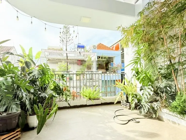 Nhà mặt tiền - Thủ Đức - 2 Tầng - 2PN - kinh doanh đa ngành nghề - ngay Đại Học Ngân Hàng